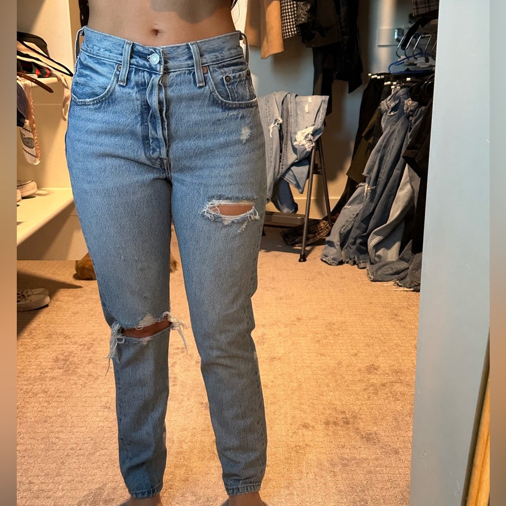 Levi’s 501 Skinny light wash distressed